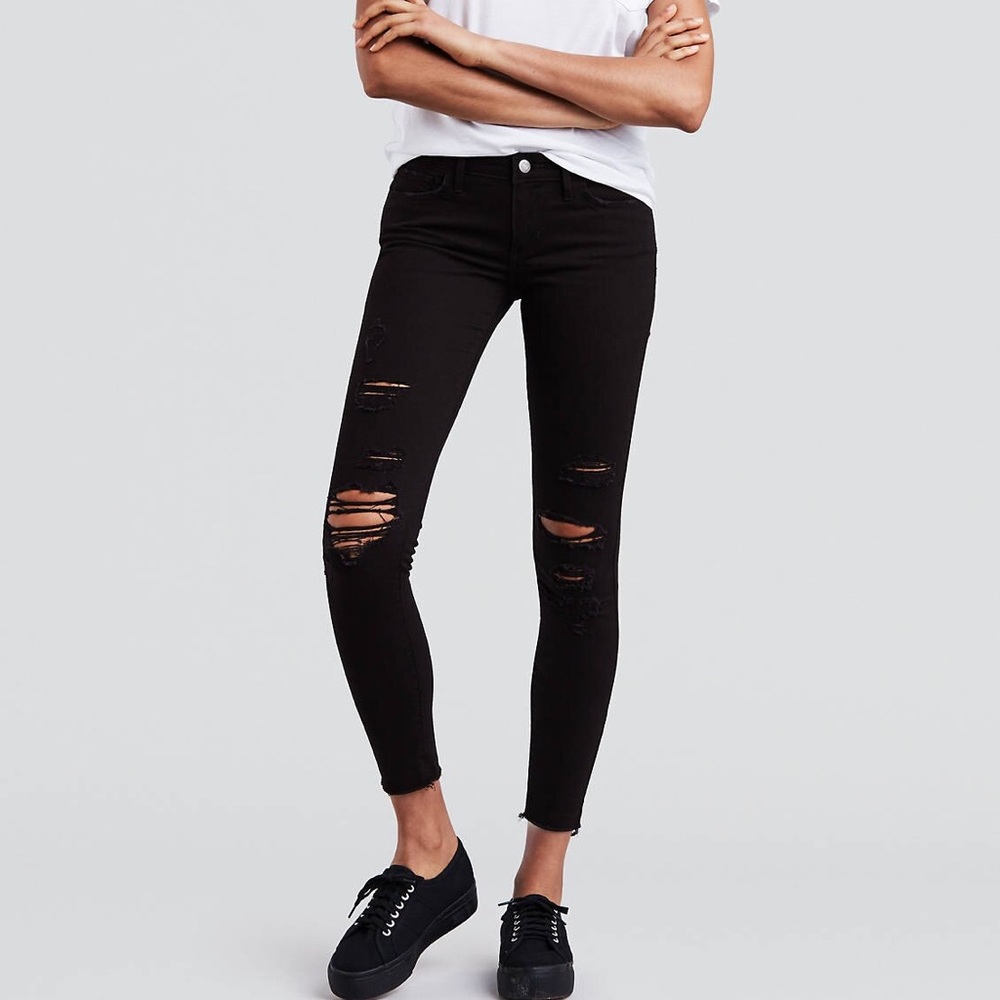 Levi’s black 710 skinny jeans NWOT